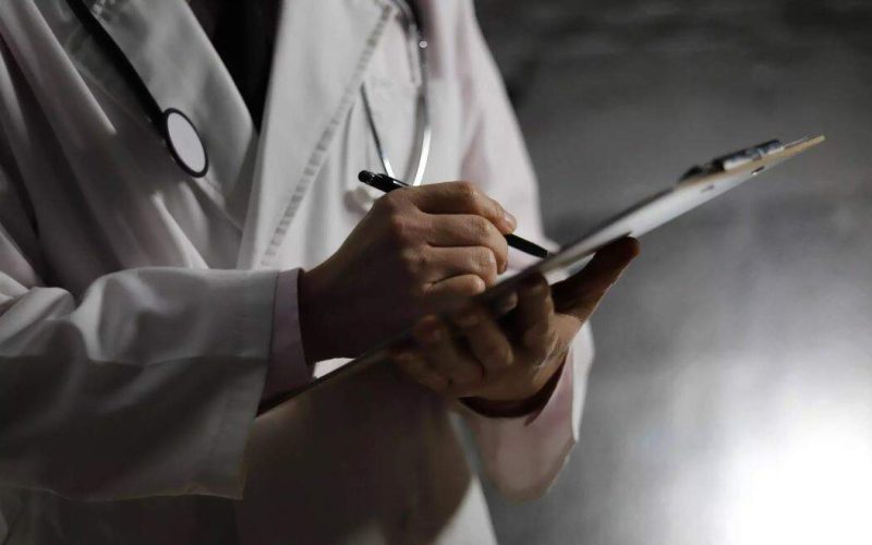 Cálculos biliares: risco de complicações graves e necessidade de cirurgia emergencial