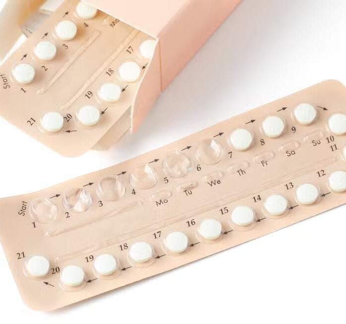Uso de anticoncepcionais pode impactar hábitos alimentares: pesquisa revela aumento da compulsão entre mulheres que utilizam pílulas contraceptivas