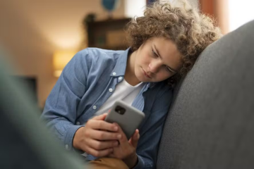 Um em cada cinco jovens utiliza inteligência artificial para orientações sobre saúde mental