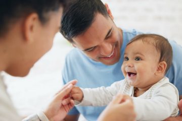 O poder do sorriso: como rir impulsiona o crescimento cerebral infantil