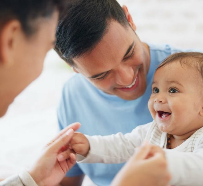 O poder do sorriso: como rir impulsiona o crescimento cerebral infantil