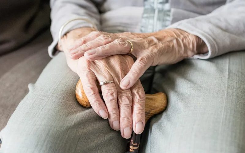 O uso excessivo de três medicamentos entre a população idosa: um alerta necessário