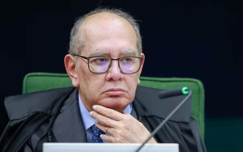 Gilmar Mendes propõe adiar julgamento de Alexandre de Moraes no caso Master até que todos os colegas sejam identificados