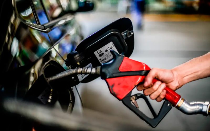 Governo aumenta para R$ 500 milhões multa por discrepâncias nos preços dos combustíveis