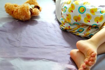 Seu filho ainda tem dificuldades para controlar a urina à noite? Sinais de alerta e soluções práticas