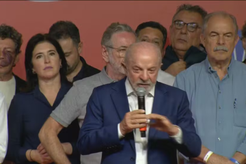 Lula classifica resultado do 1º turno como surpresa, mas confia em vencer Flávio Bolsonaro na disputa seguinte