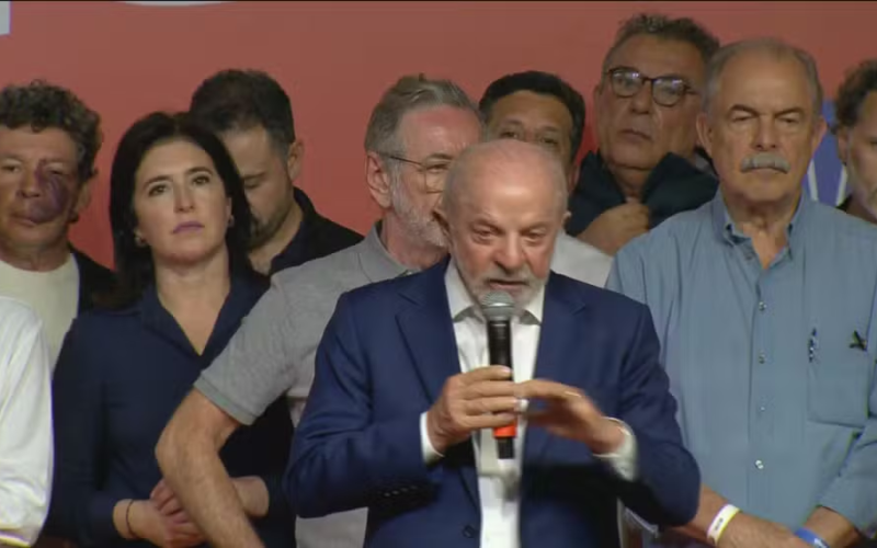 Lula classifica resultado do 1º turno como surpresa, mas confia em vencer Flávio Bolsonaro na disputa seguinte